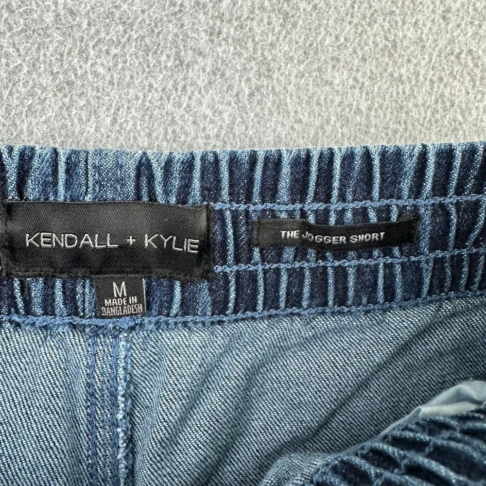 Kendall + Kylie Shorts Womens Medium Blue The Jogger Short Denim Raw Hem Frayed